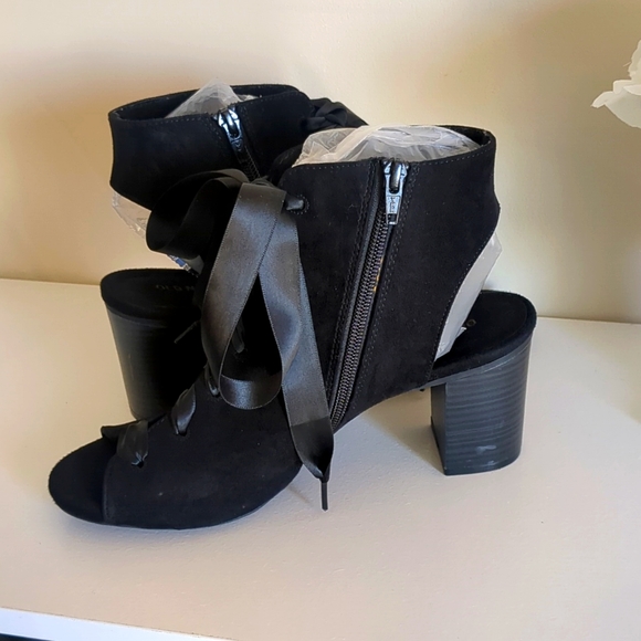 Old Navy  peep toe booties. fabric, lace up and zipper closures. - Picture 7 of 11
